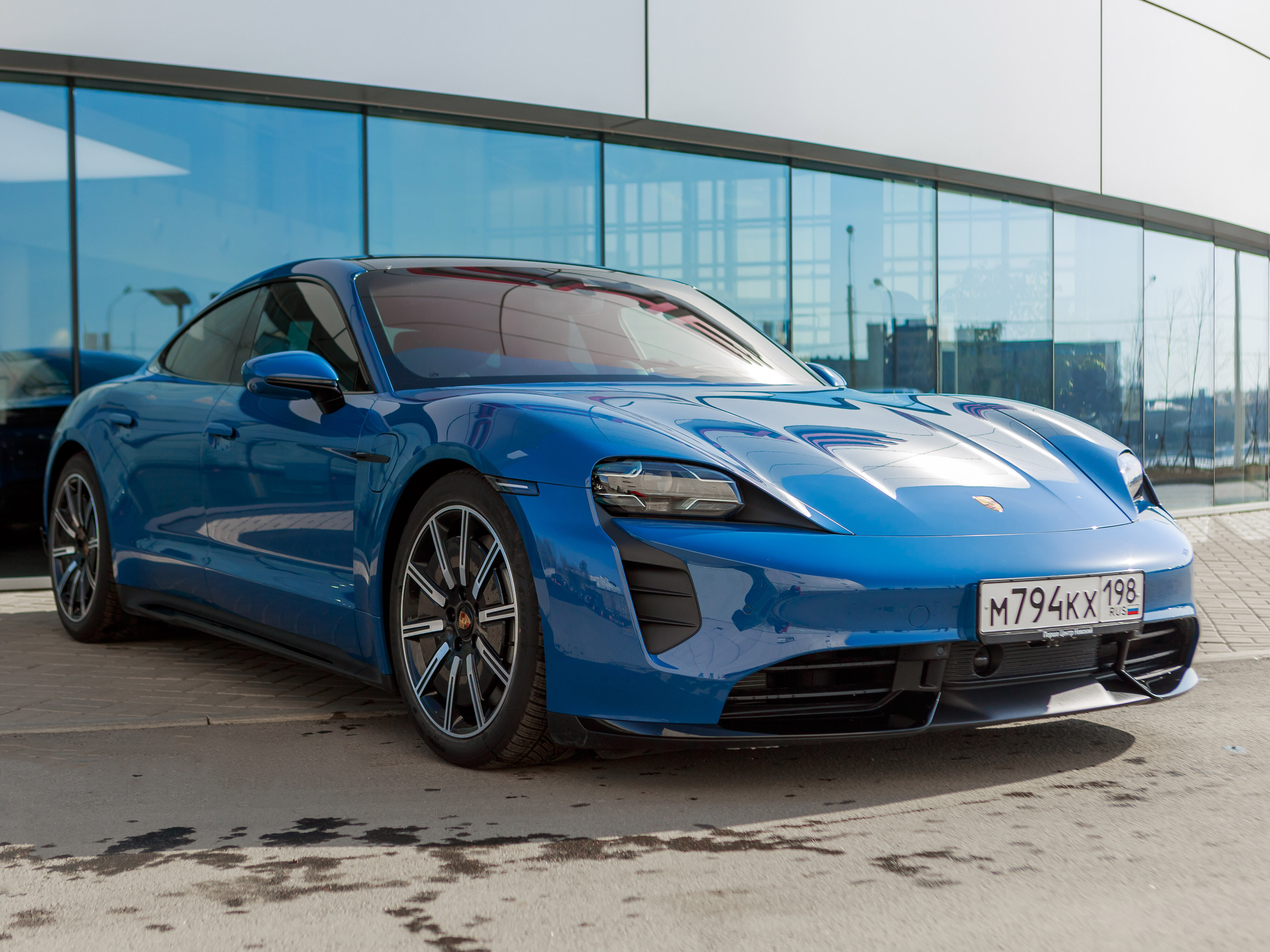 Лучший Porsche Taycan Turbo в Порше Центр Мастер от рублей.